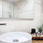 Private Garden & Pool 2 Km Дом отдыха *