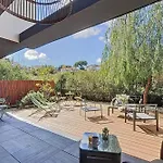 Private Garden & Pool 2 Km Дом отдыха