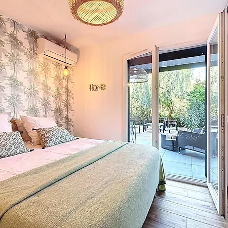 Private Garden & Pool 2 Km