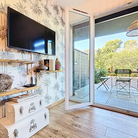 Private Garden & Pool 2 Km Сasa de vacaciones