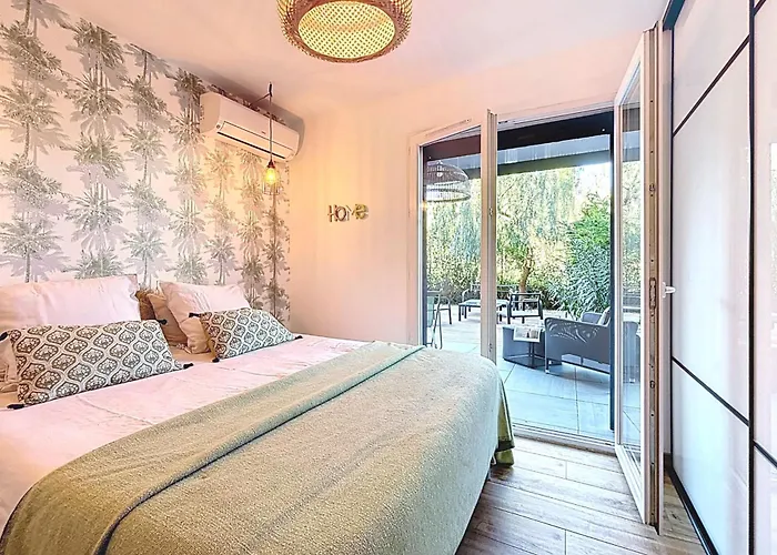 Private Garden & Pool 2 Km