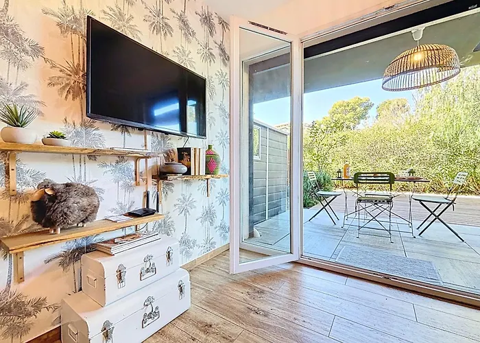 Private Garden & Pool 2 Km Сasa de vacaciones