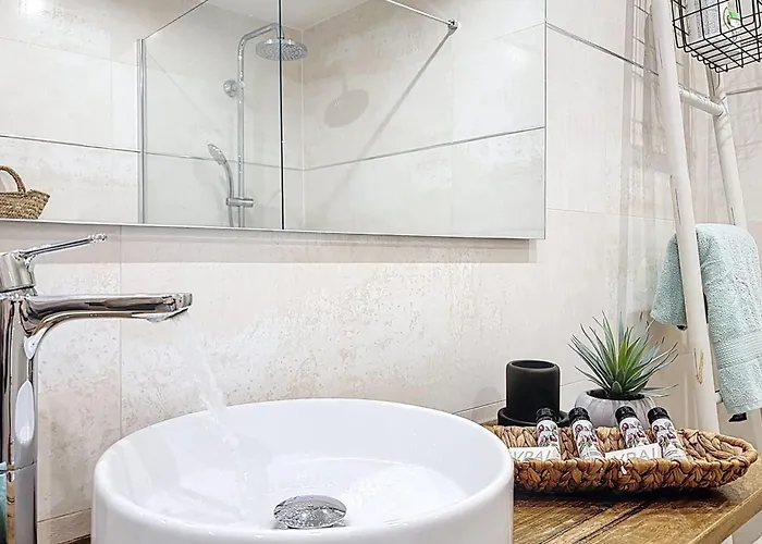 Private Garden & Pool 2 Km Сasa de vacaciones *