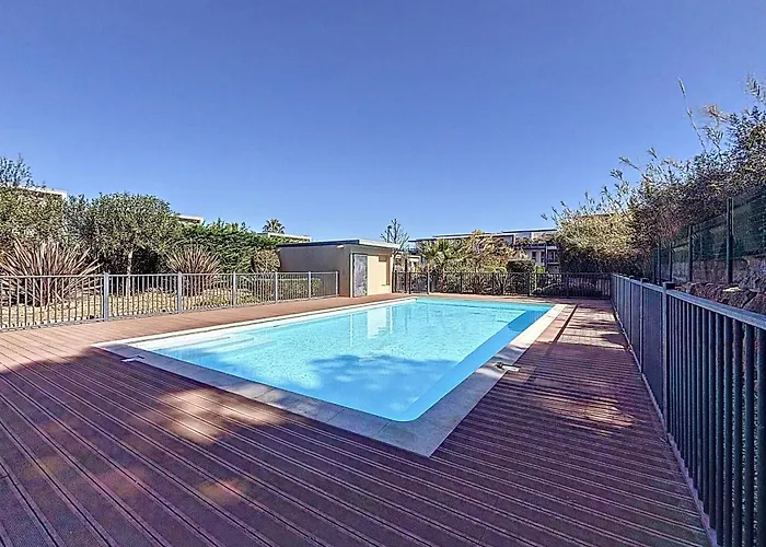 Private Garden & Pool 2 Km Tatil Evi