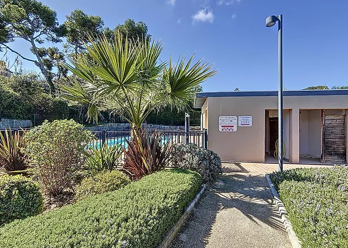 Private Garden & Pool 2 Km